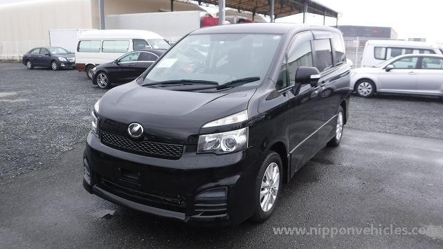 Toyota Voxy DBA-ZRR70W (2014/01)