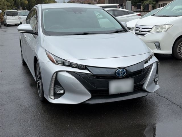 Toyota Prius PHV A