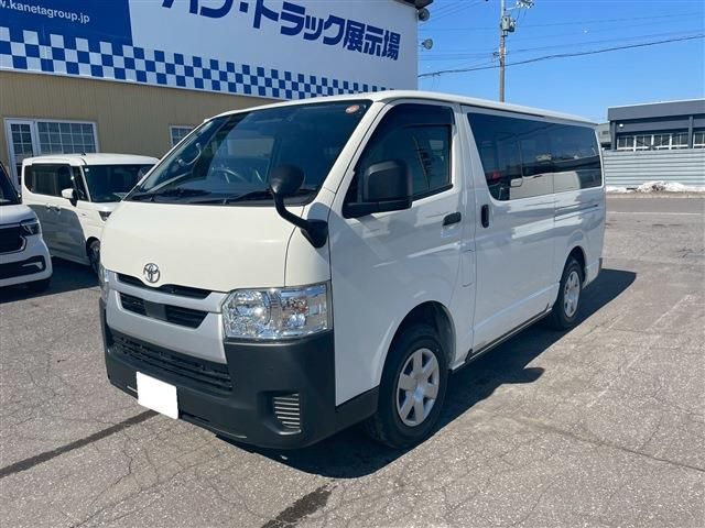 Toyota Hiace DX 6-seater 5-door S03071