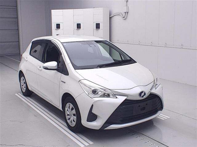 Toyota Vitz Hybrid F TSS