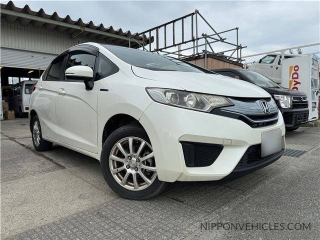 Honda Fit 4WD – Hybrid F Package – Backup Camera – Navigation