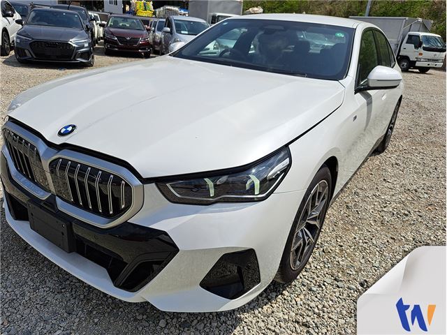 2024 BMW 5 Series 523i M Sport